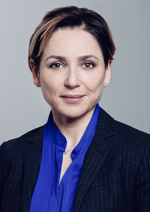Portrait of Dr. Julia Abend